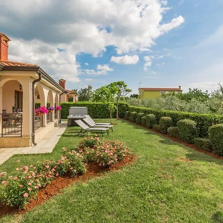 Lori Villa